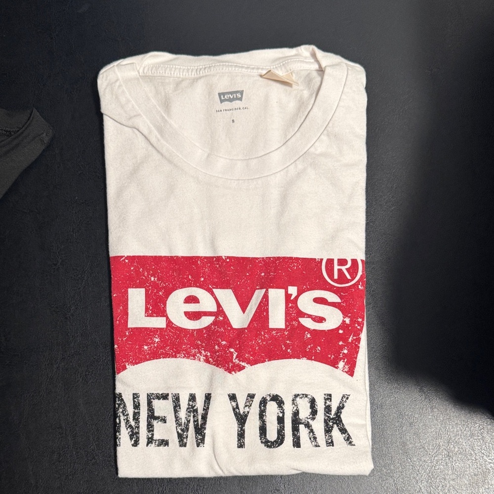 Levi's White and Red Short Sleeve Tees
